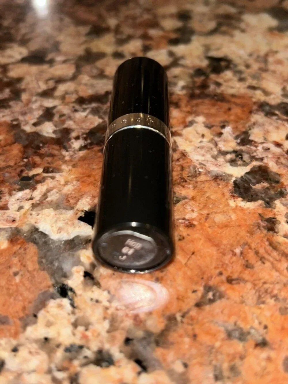 Elizabeth Arden Hop 01 Beautiful Color LIPSTICK New Without Box - Black Tube